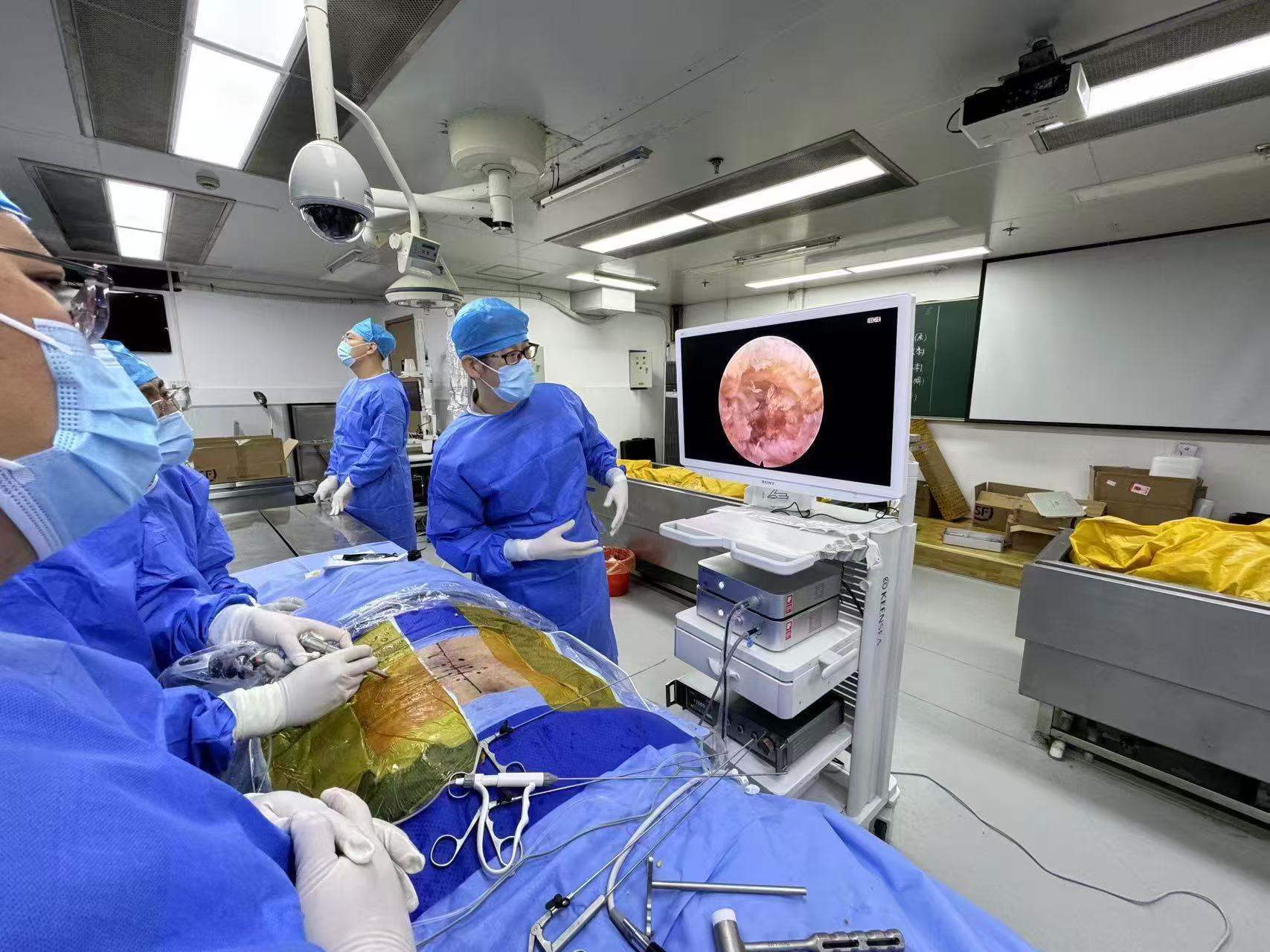 j9.com九游会医疗：开创脊柱微创技术新纪元